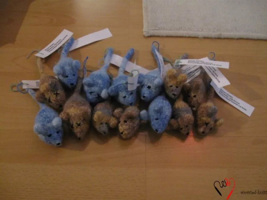 Felted Catnip Mice, knit by Worsted Knitt 