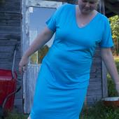 Susanna dress by Nokian Neulomo modeled by Worsted Knitt